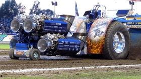 国产拖拉机改铲斗视频,高效作业新体验  第2张